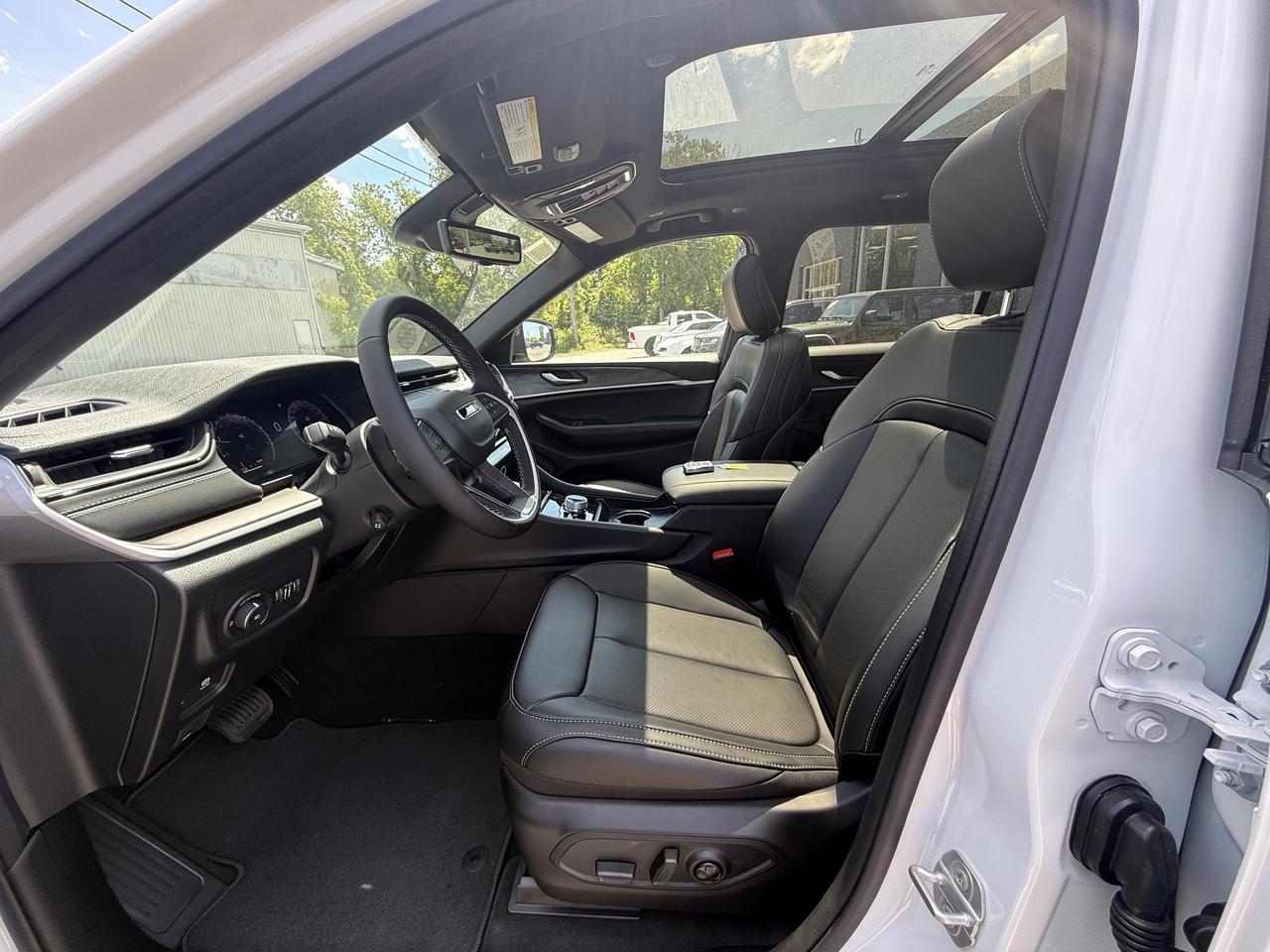 2026 Jeep Grand Cherokee L Limited 4x4 Photo