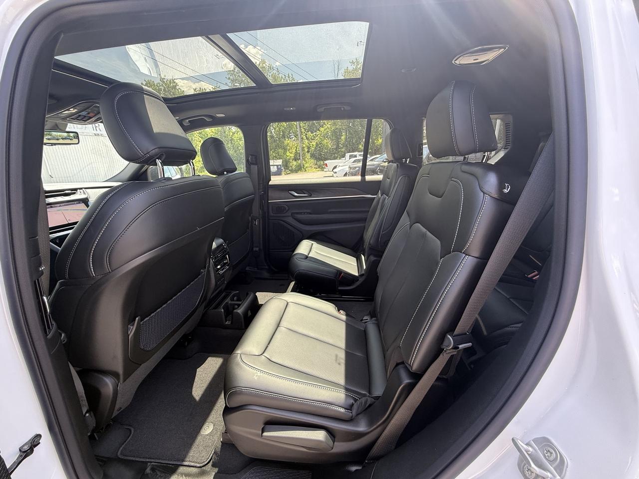 2026 Jeep Grand Cherokee L Limited 4x4 Photo