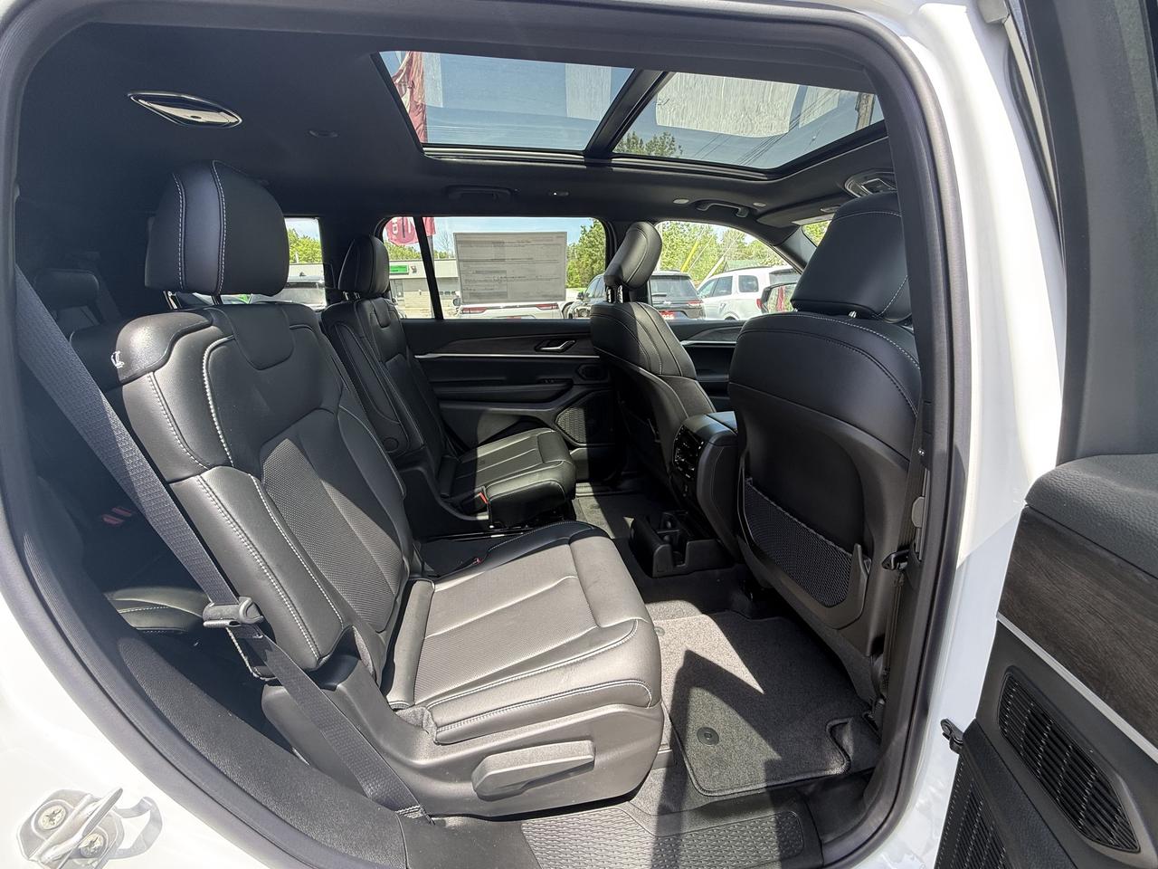 2026 Jeep Grand Cherokee L Limited 4x4 Photo