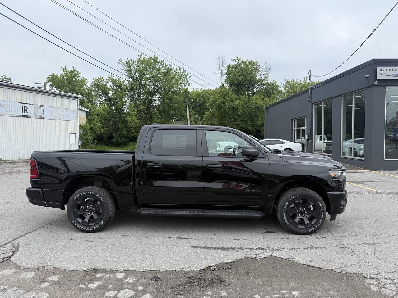2026 RAM 1500 Black Express Crew Cab 4x4 Photo