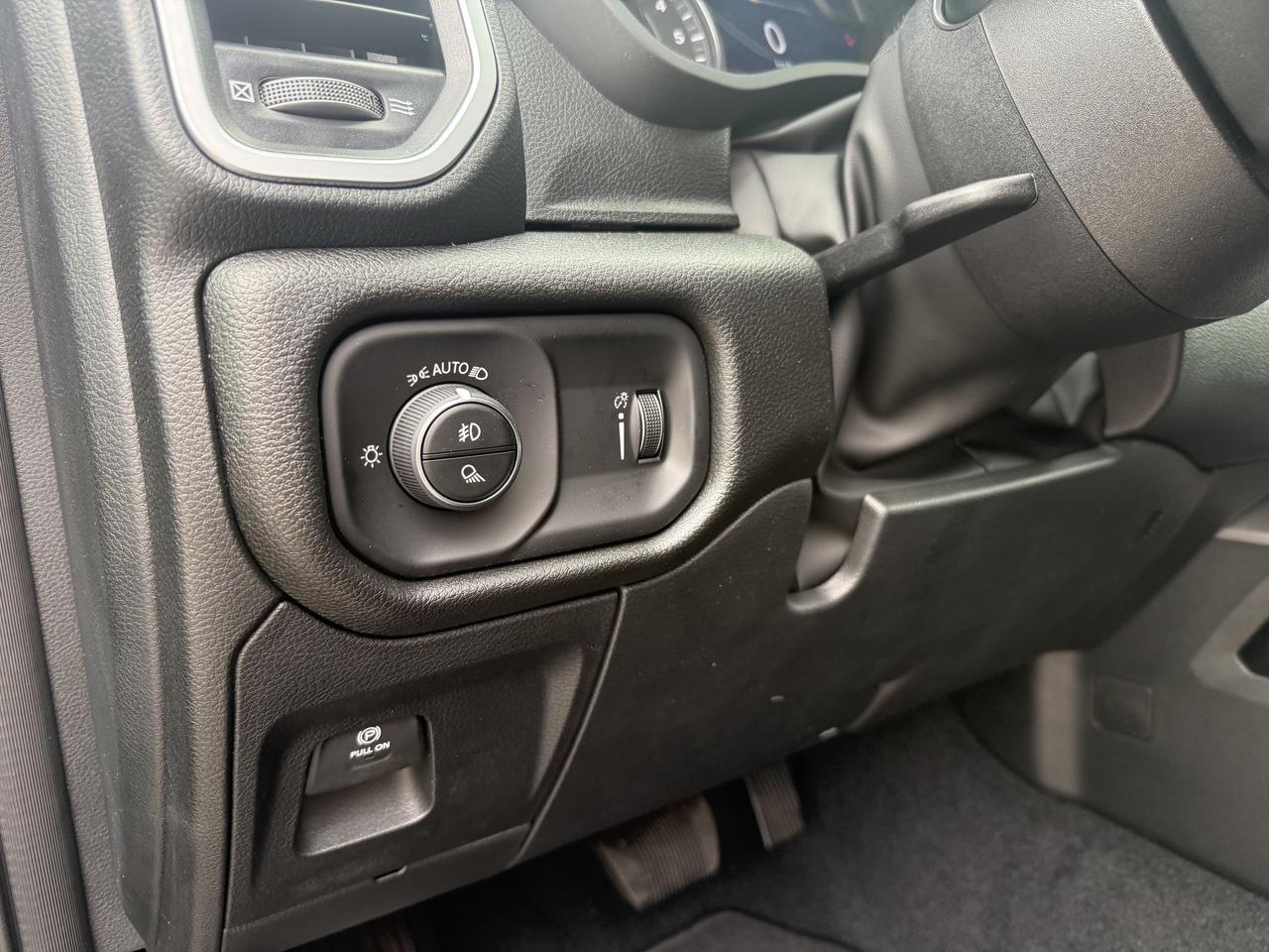 2026 RAM 1500 Black Express Crew Cab 4x4 Photo