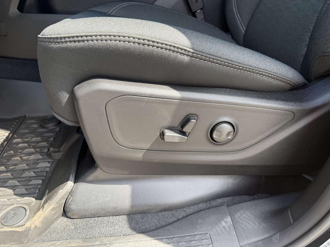 2026 RAM 1500 BIG HORN CREW CAB 4X4 Photo
