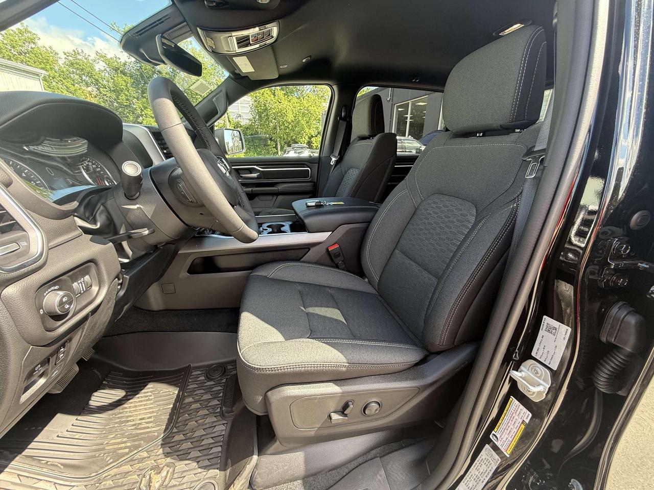 2026 RAM 1500 BIG HORN CREW CAB 4X4 Photo