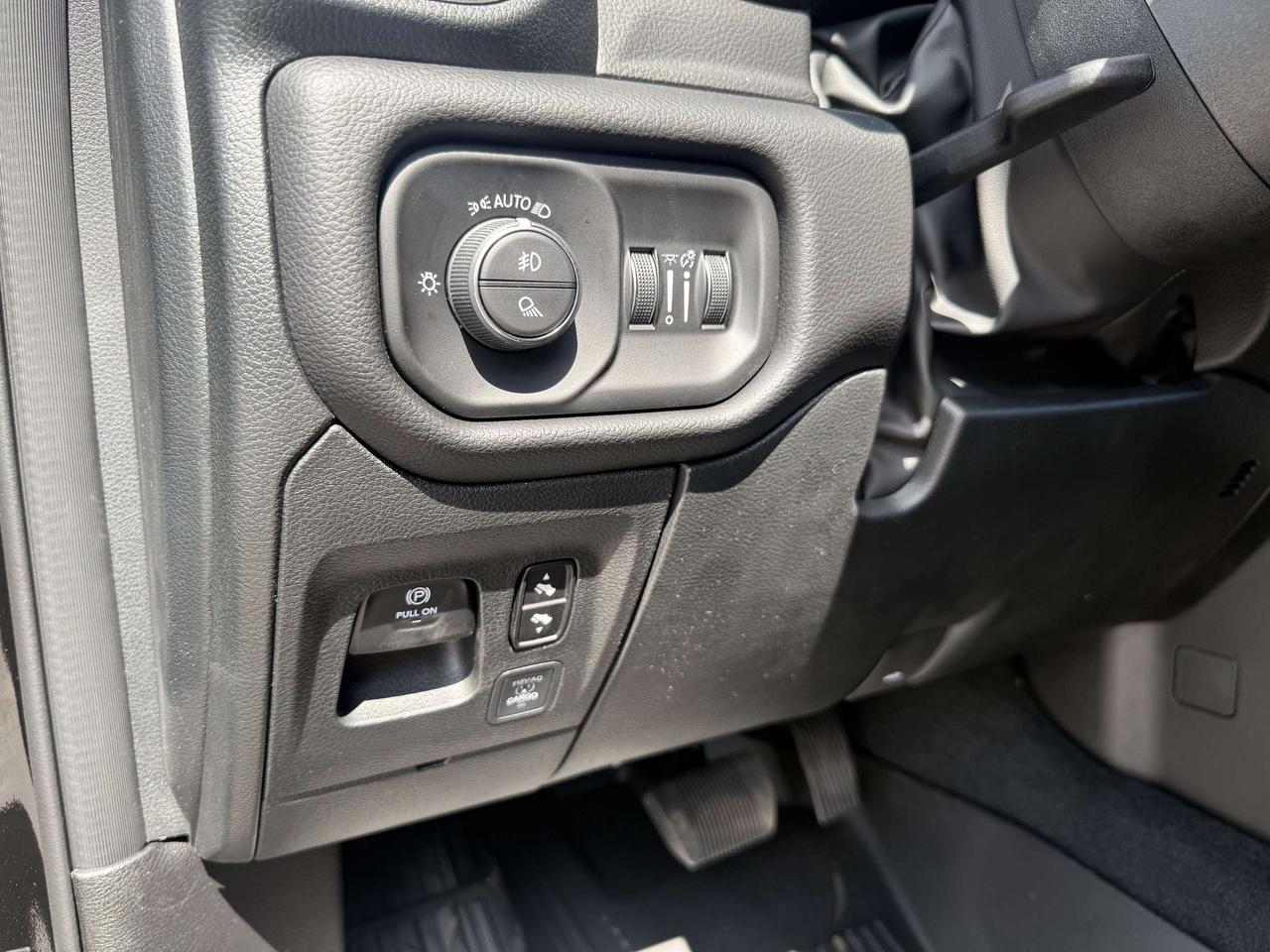2026 RAM 1500 BIG HORN CREW CAB 4X4 Photo