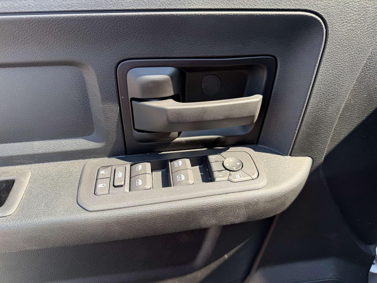 2026 RAM 3500 TRADESMAN CREW CAB 4X4 Photo