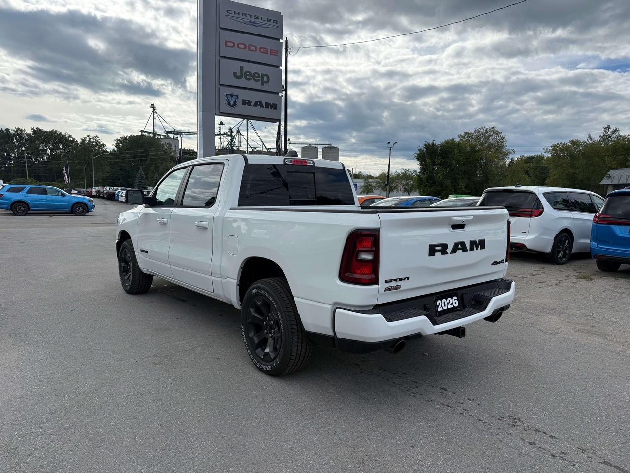2026 RAM 1500 SPORT crew 4x4 Photo2