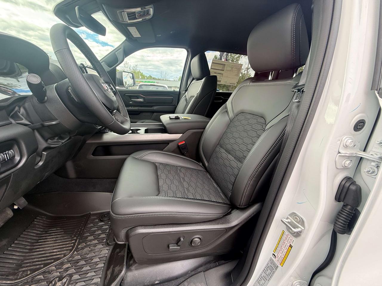 2026 RAM 1500 SPORT crew 4x4 Photo