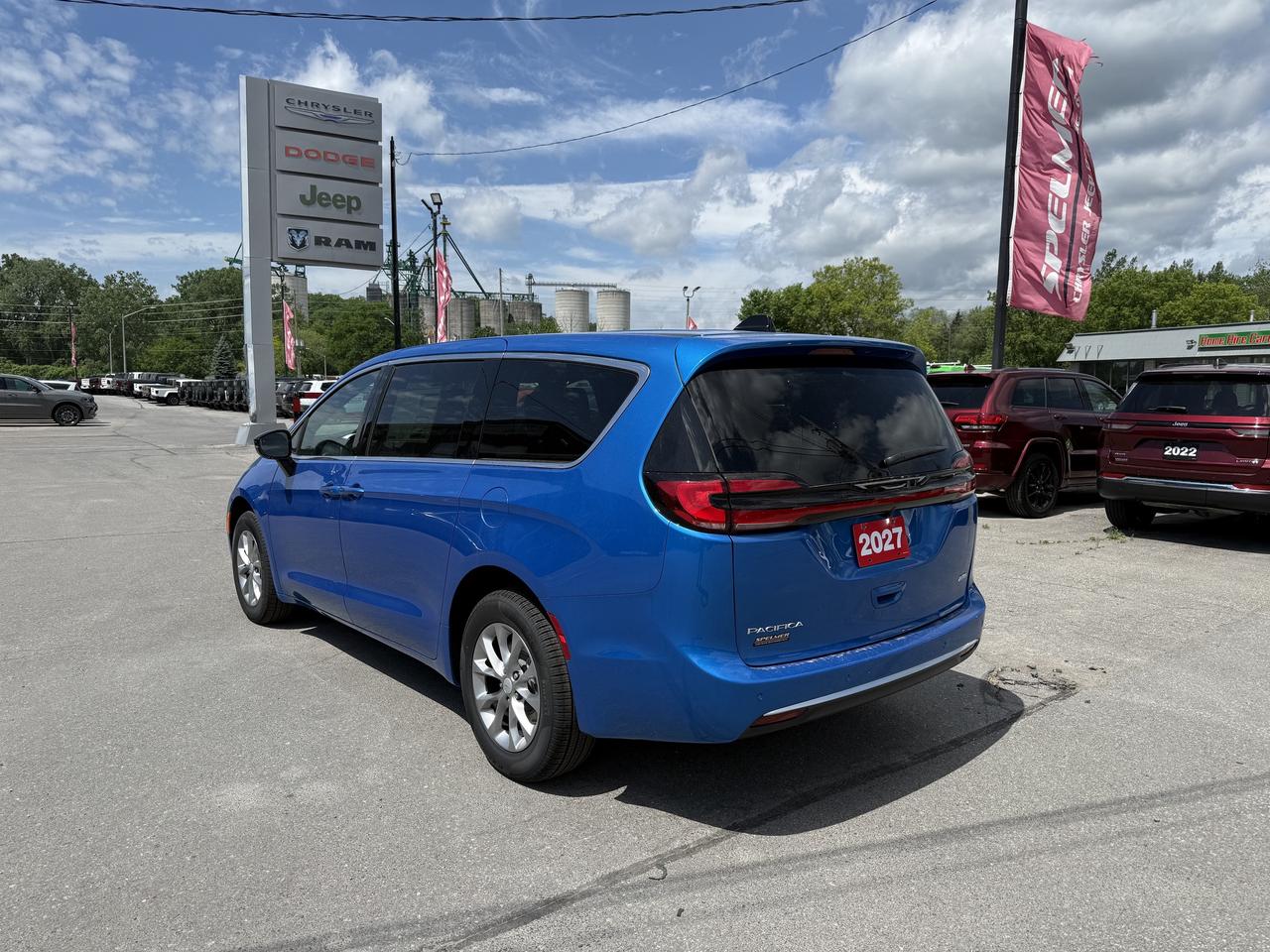 2027 Chrysler Pacifica Select AWD - $173 Weekly Photo