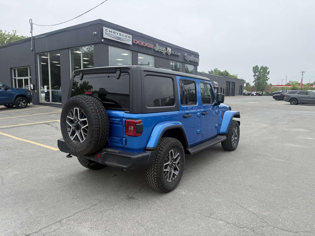 2026 Jeep Wrangler Sahara 4X4 - Mckinley Leather Photo4