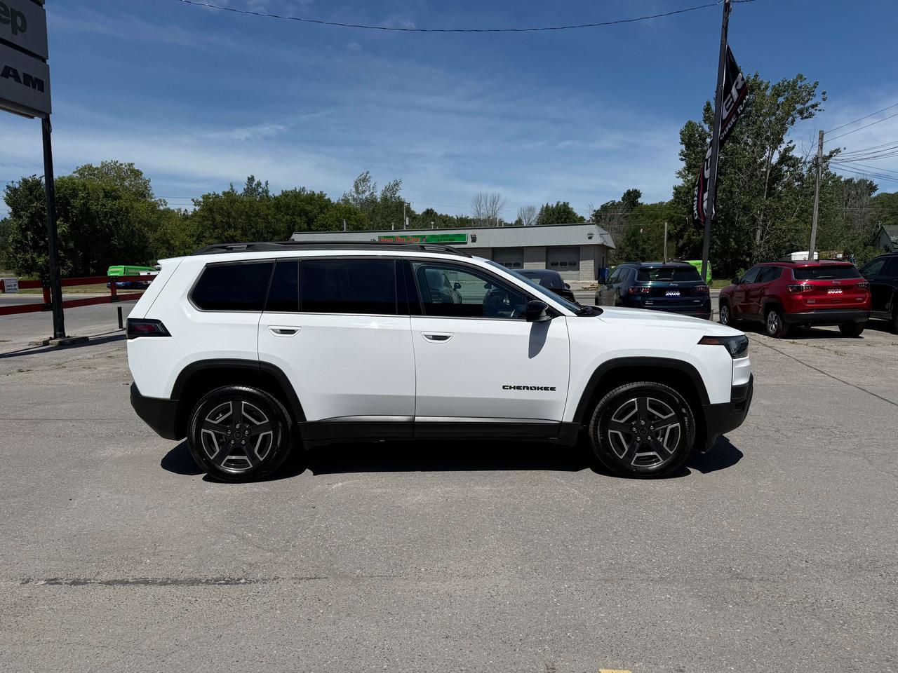 2026 Jeep Cherokee Laredo 4X4: $140/weekly! Photo4