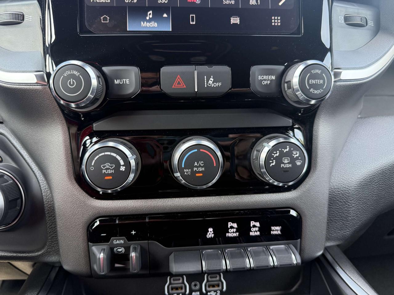 2026 RAM 1500 Black Express Crew 4X4: $192/week Photo
