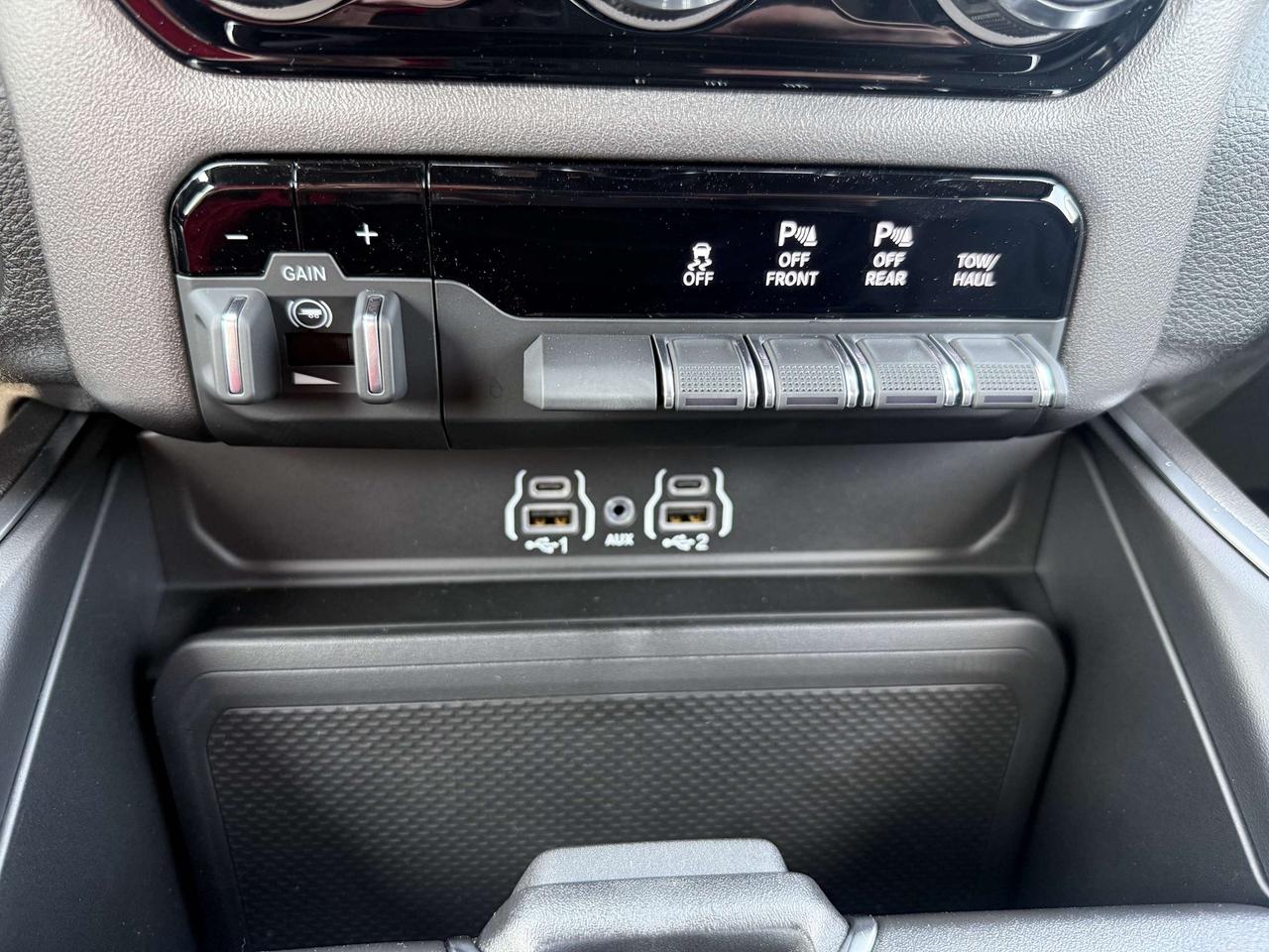 2026 RAM 1500 Black Express Crew 4X4: $192/week Photo