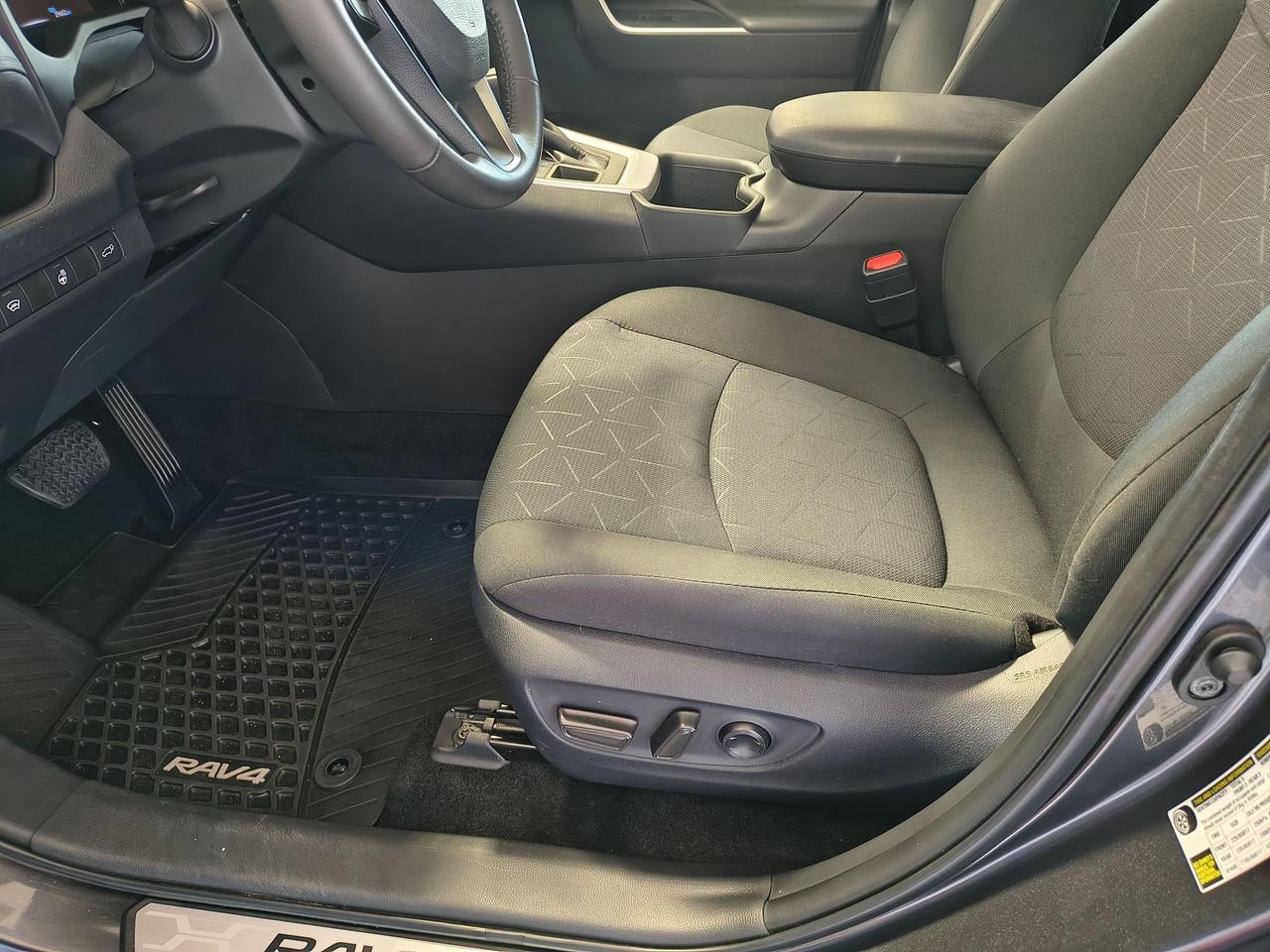 2024 Toyota RAV4 XLE Photo0