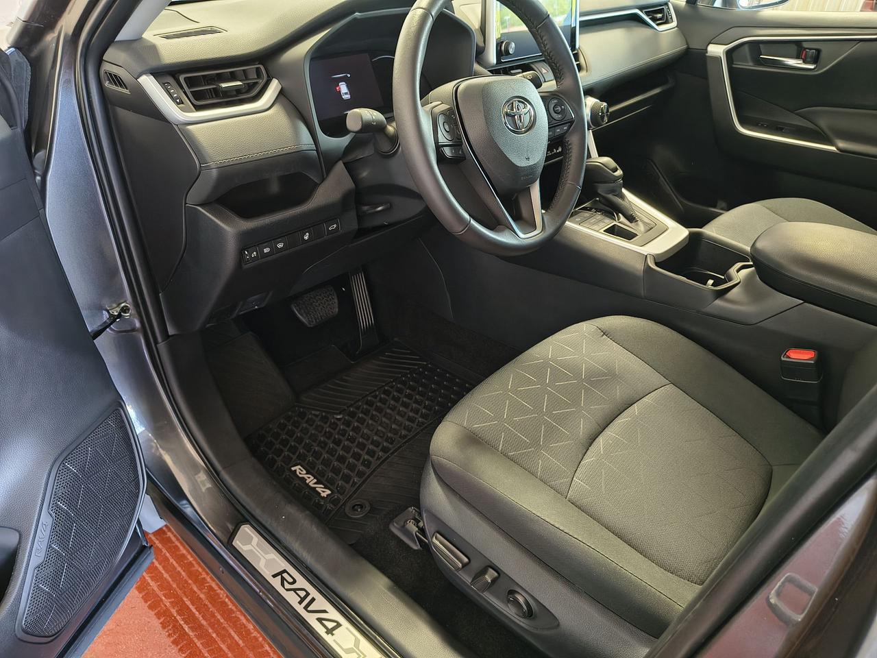 2024 Toyota RAV4 XLE Photo0