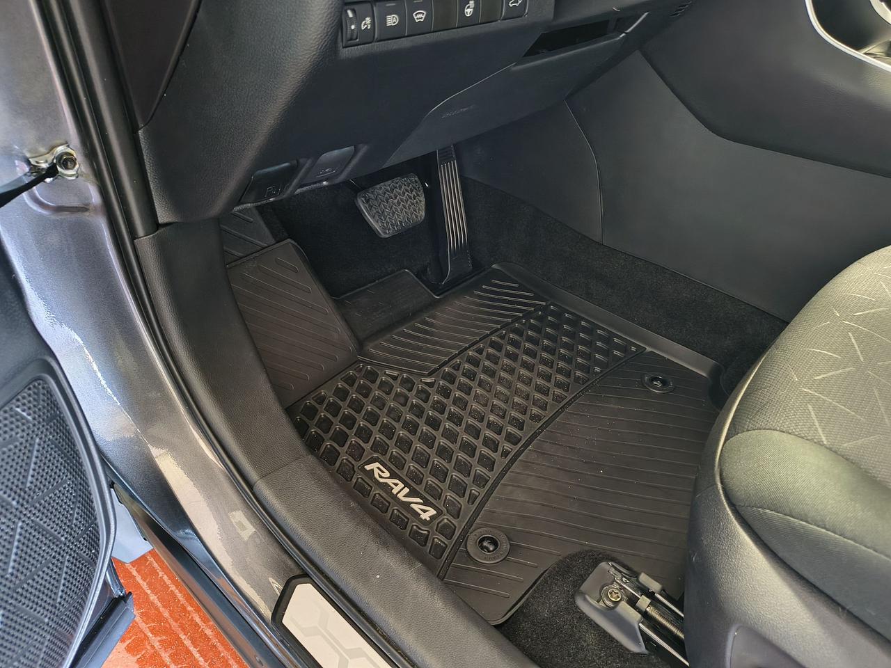 2024 Toyota RAV4 XLE Photo