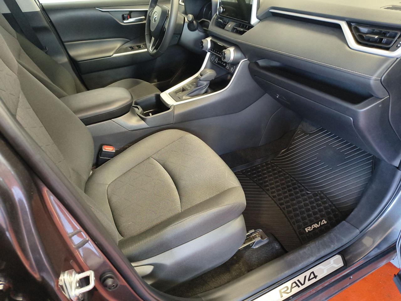 2024 Toyota RAV4 XLE Photo0
