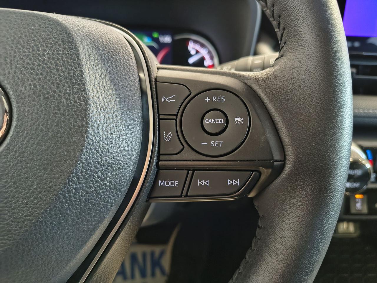 2024 Toyota RAV4 XLE Photo0