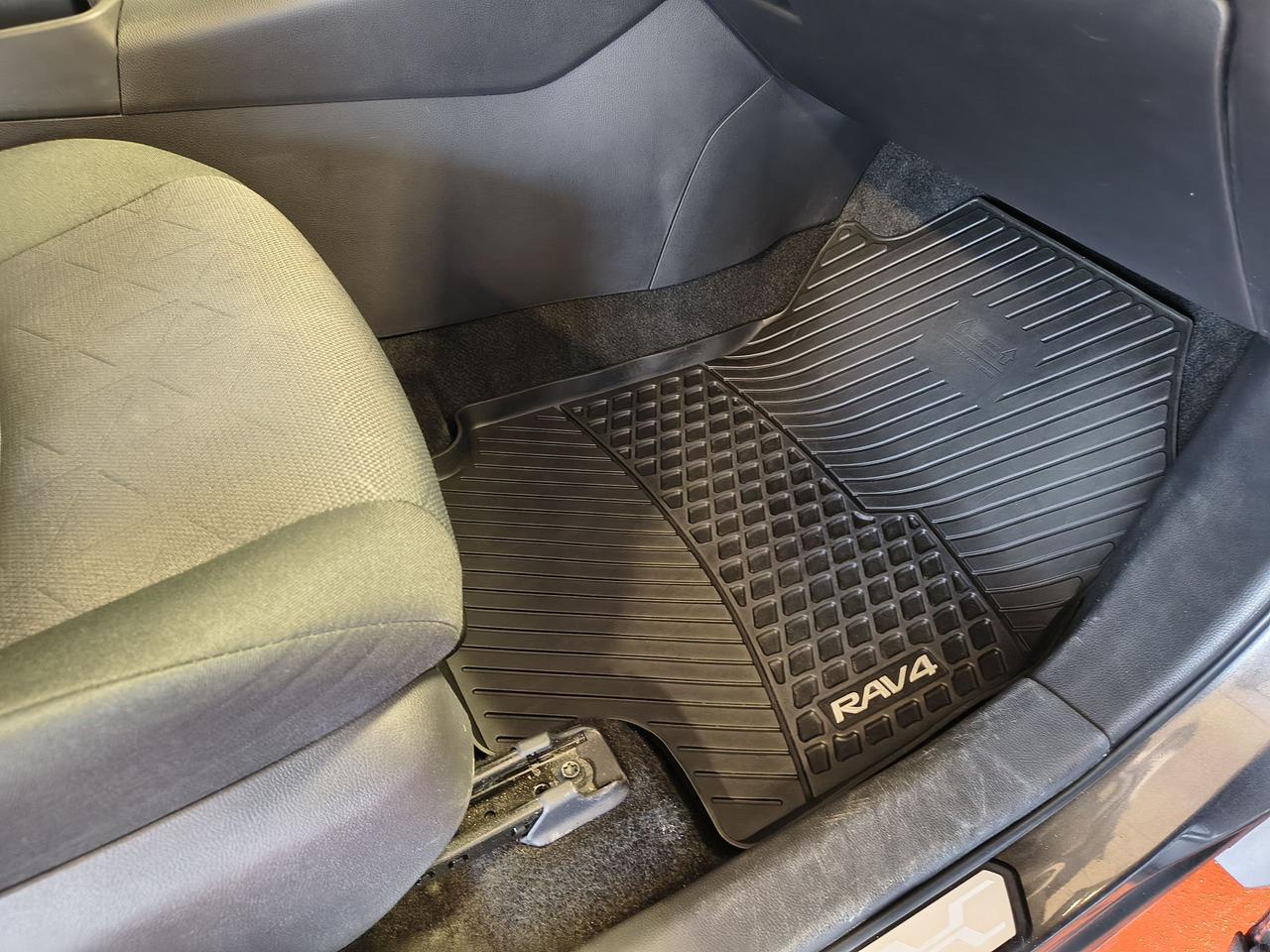 2024 Toyota RAV4 XLE Photo0