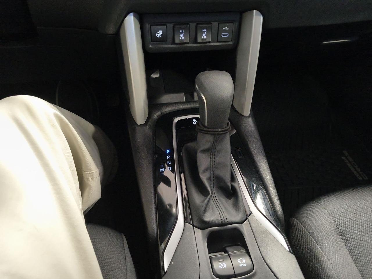 2025 Toyota Corolla Cross LE Photo