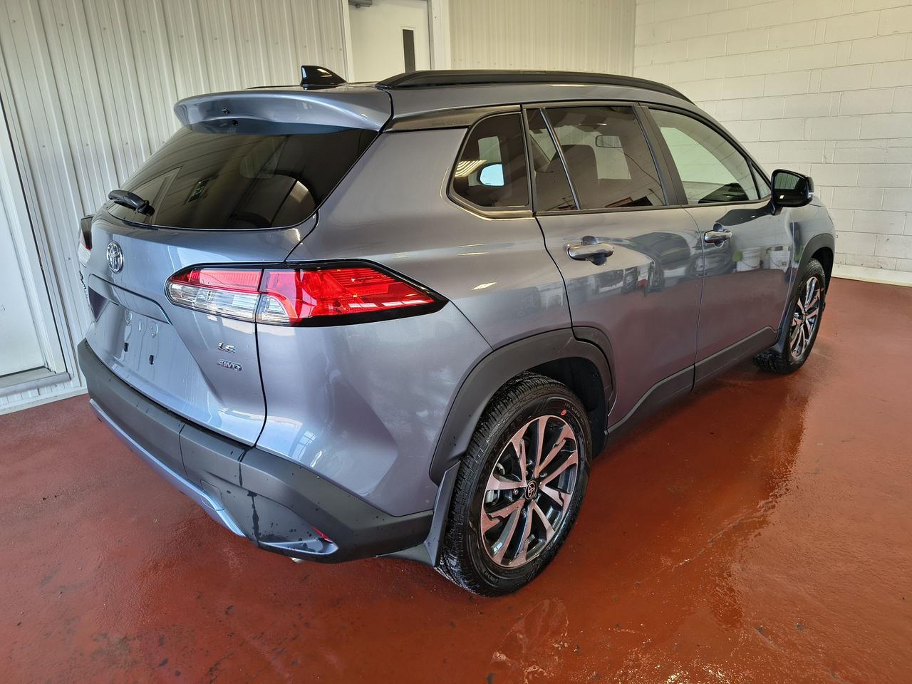 2025 Toyota Corolla Cross LE Photo0