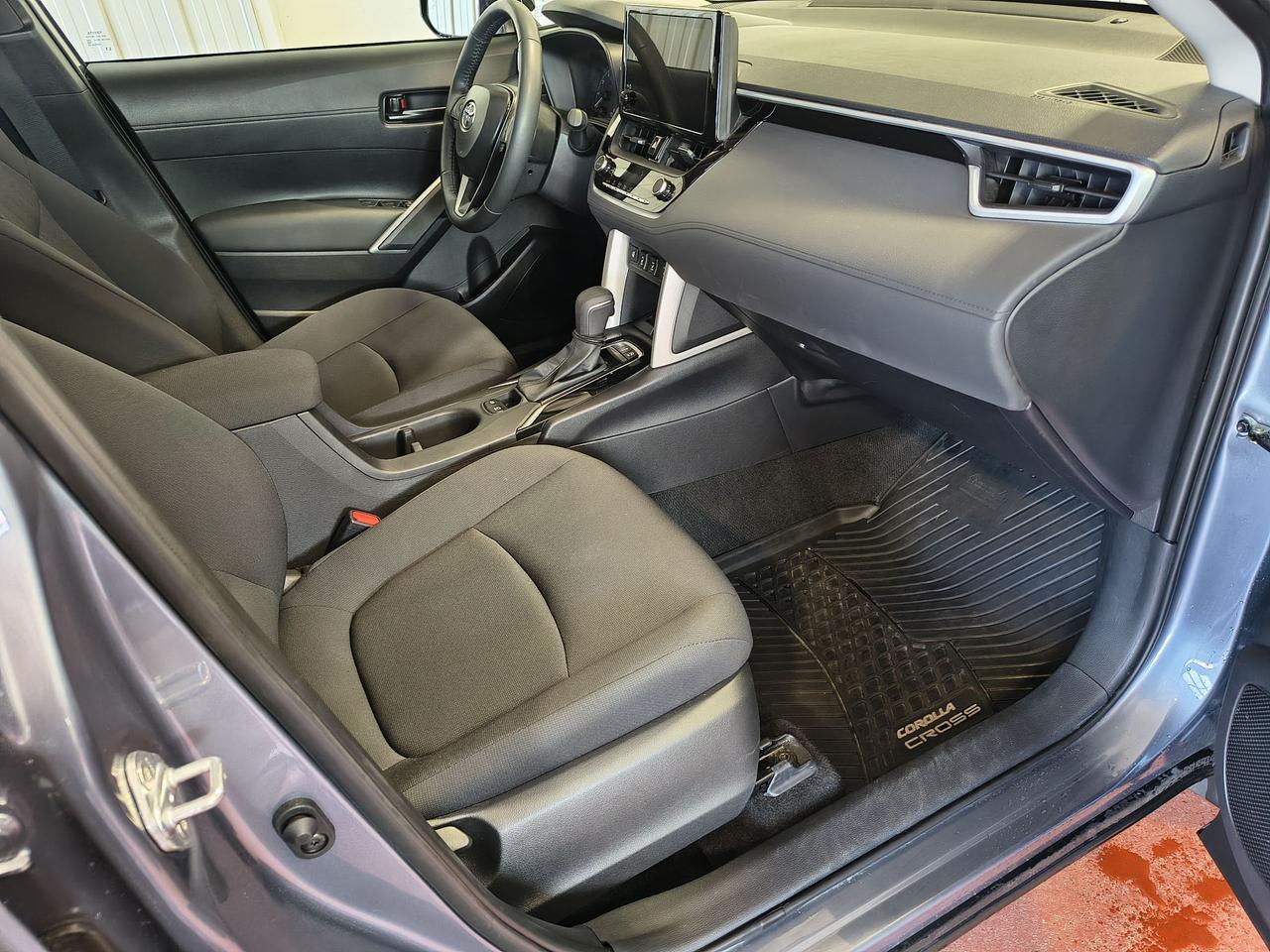 2025 Toyota Corolla Cross LE Photo0