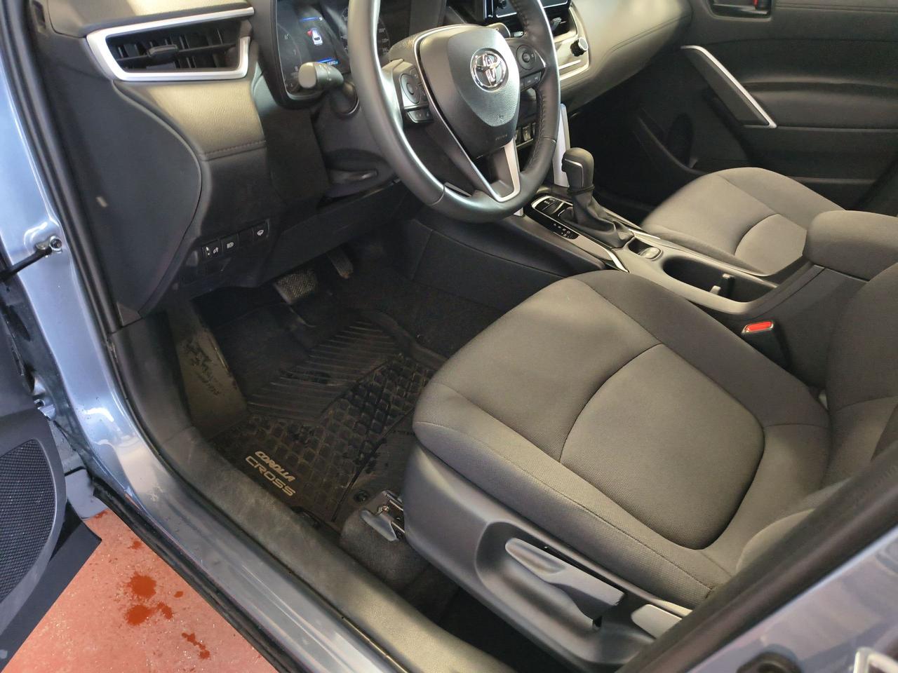2025 Toyota Corolla Cross LE Photo0