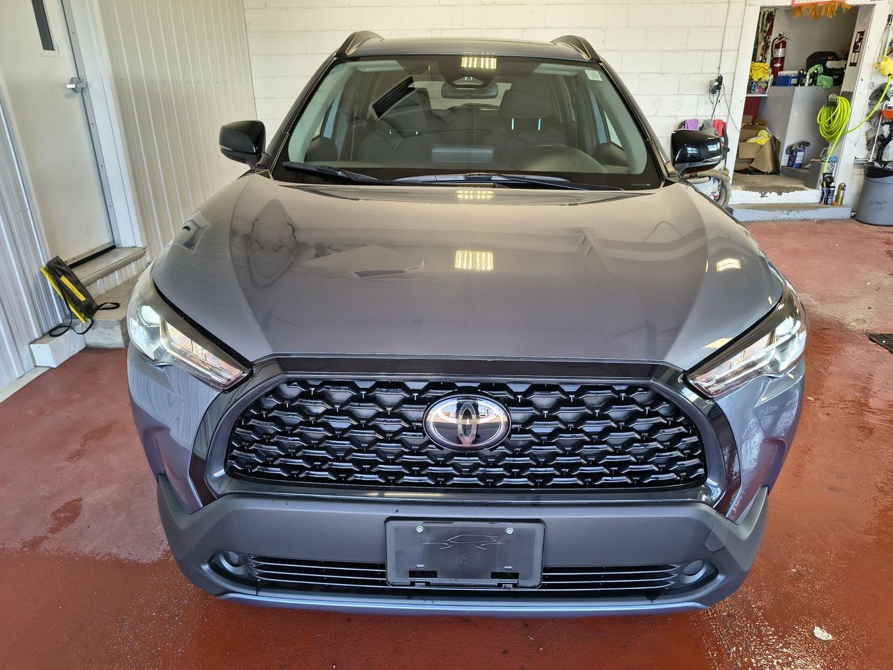 2025 Toyota Corolla Cross LE Photo0