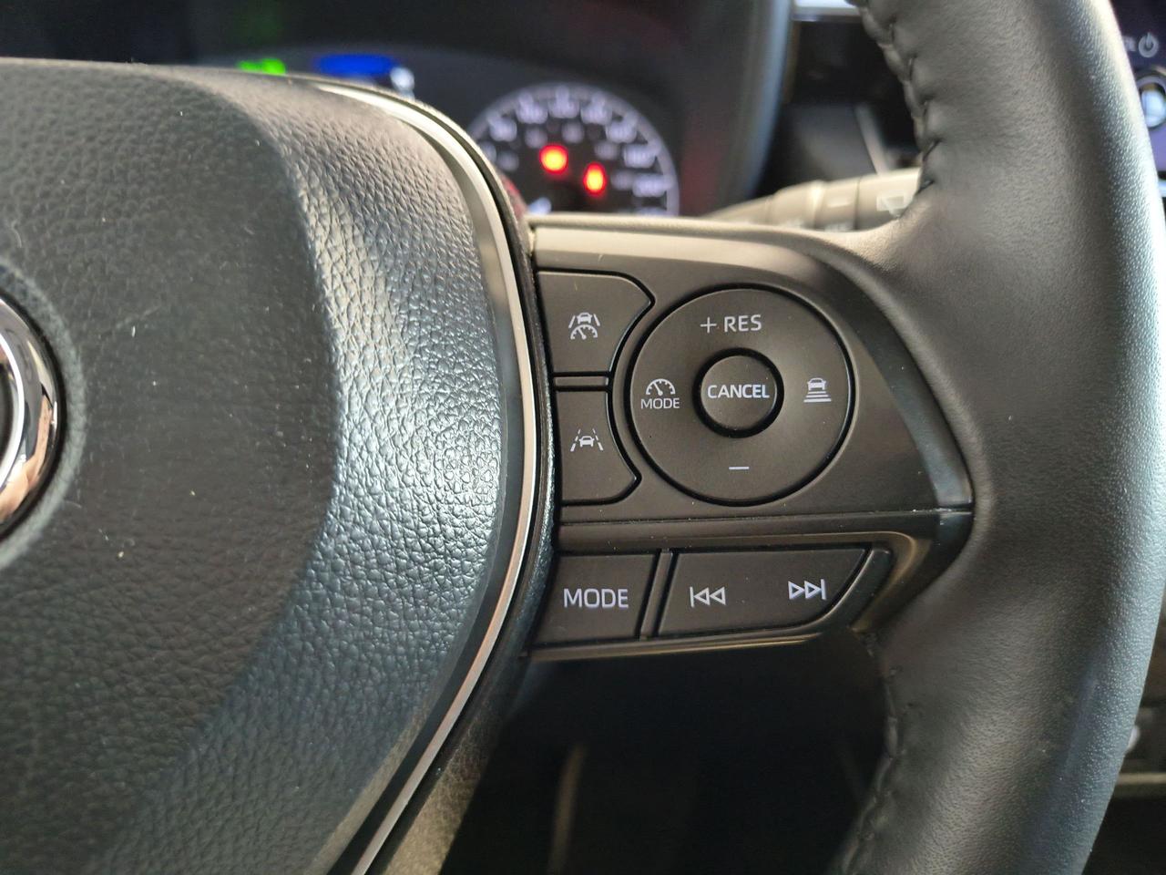 2025 Toyota Corolla Cross LE Photo