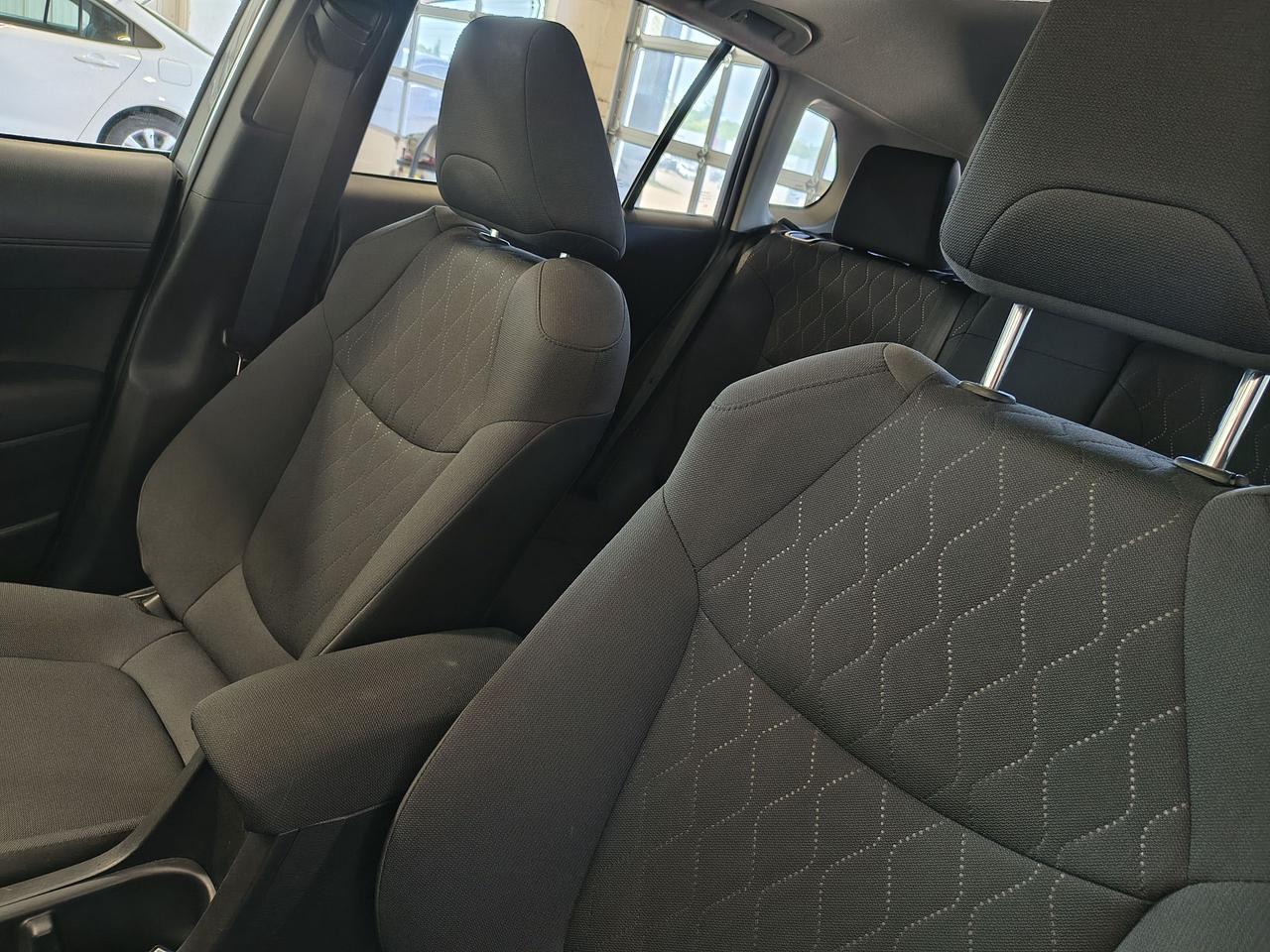 2025 Toyota Corolla Cross LE Photo0