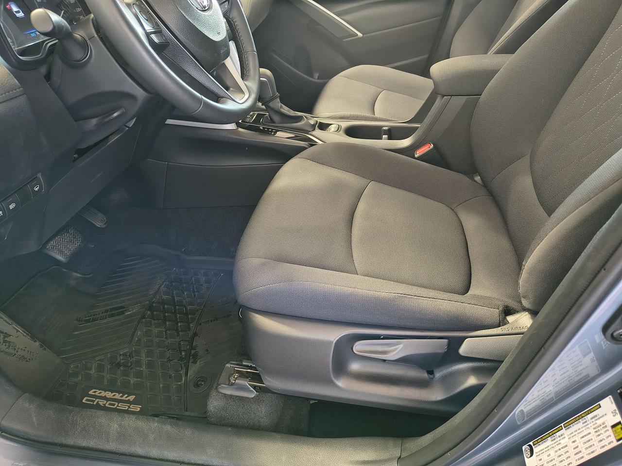 2025 Toyota Corolla Cross LE Photo