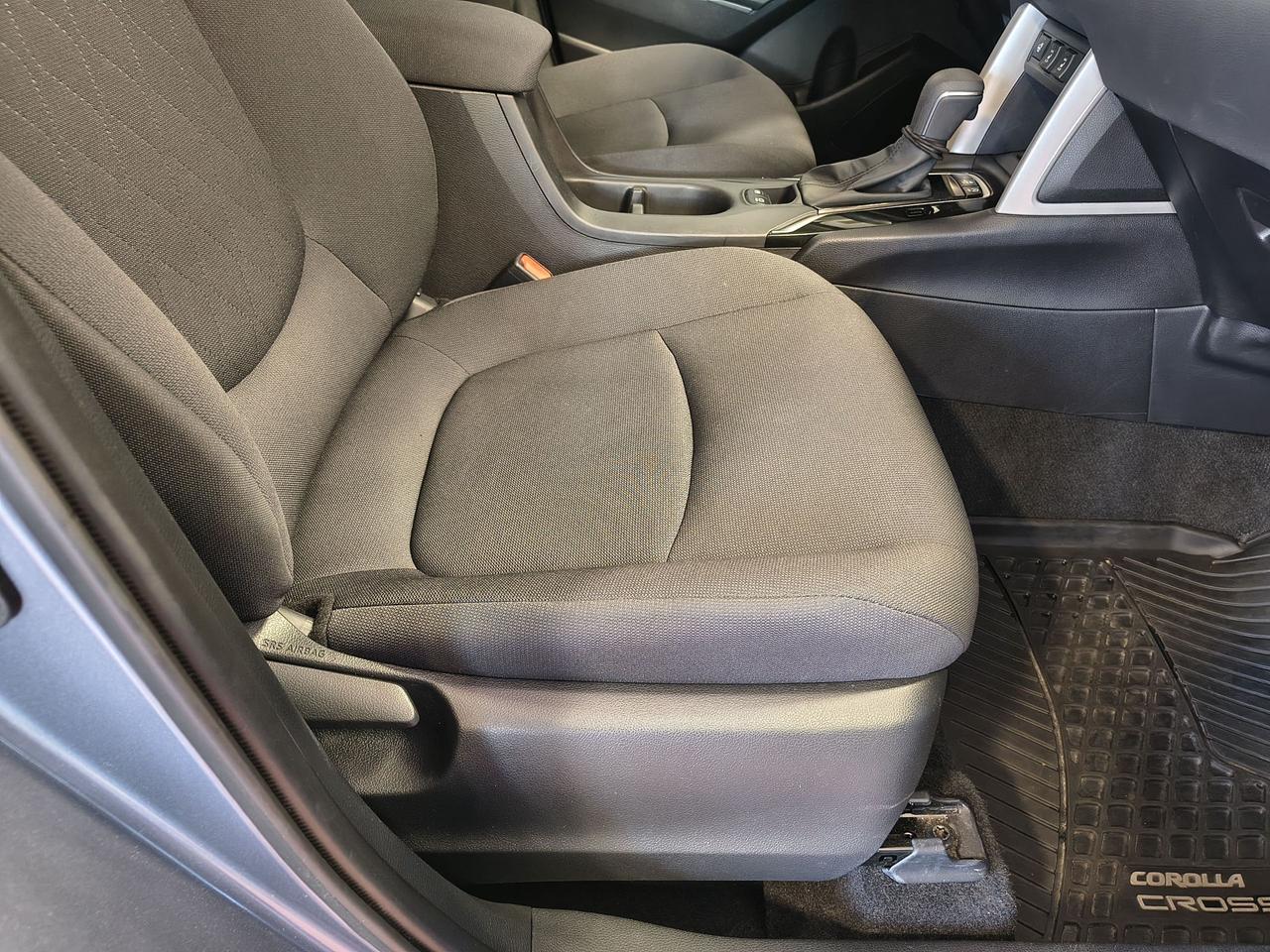 2025 Toyota Corolla Cross LE Photo0