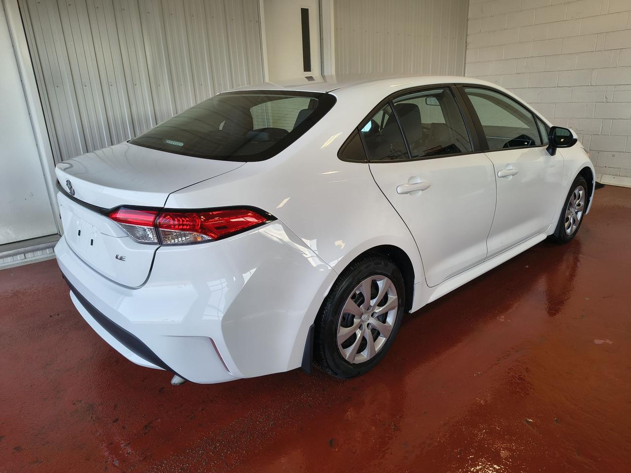 2022 Toyota Corolla LE Photo0
