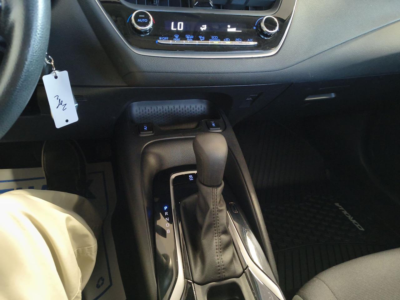 2022 Toyota Corolla LE Photo0