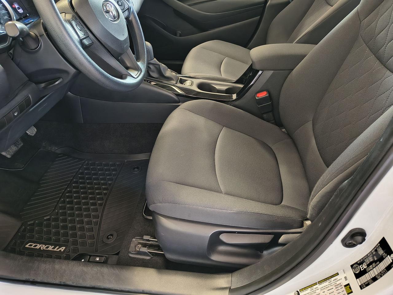 2022 Toyota Corolla LE Photo0