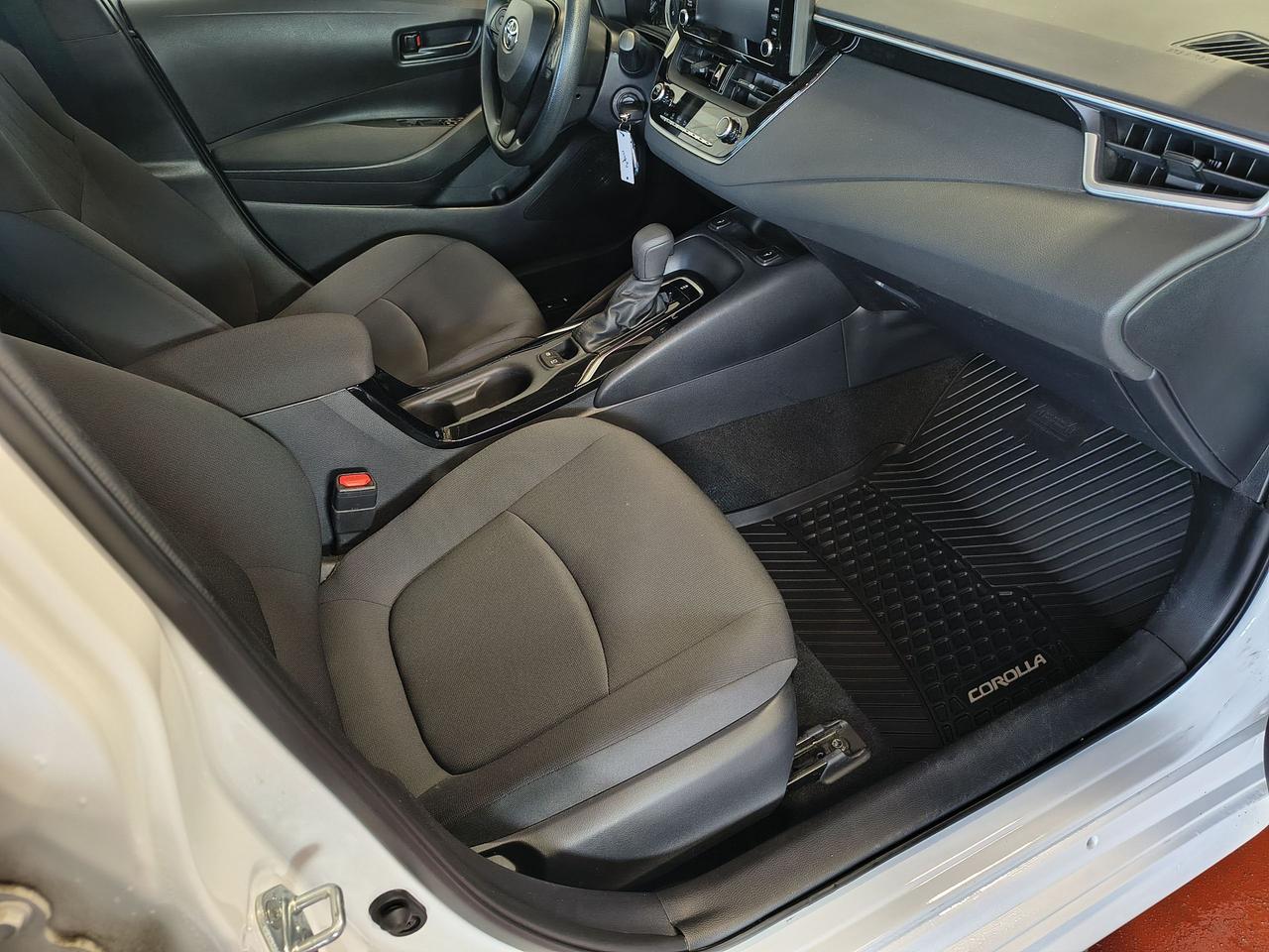 2022 Toyota Corolla LE Photo0