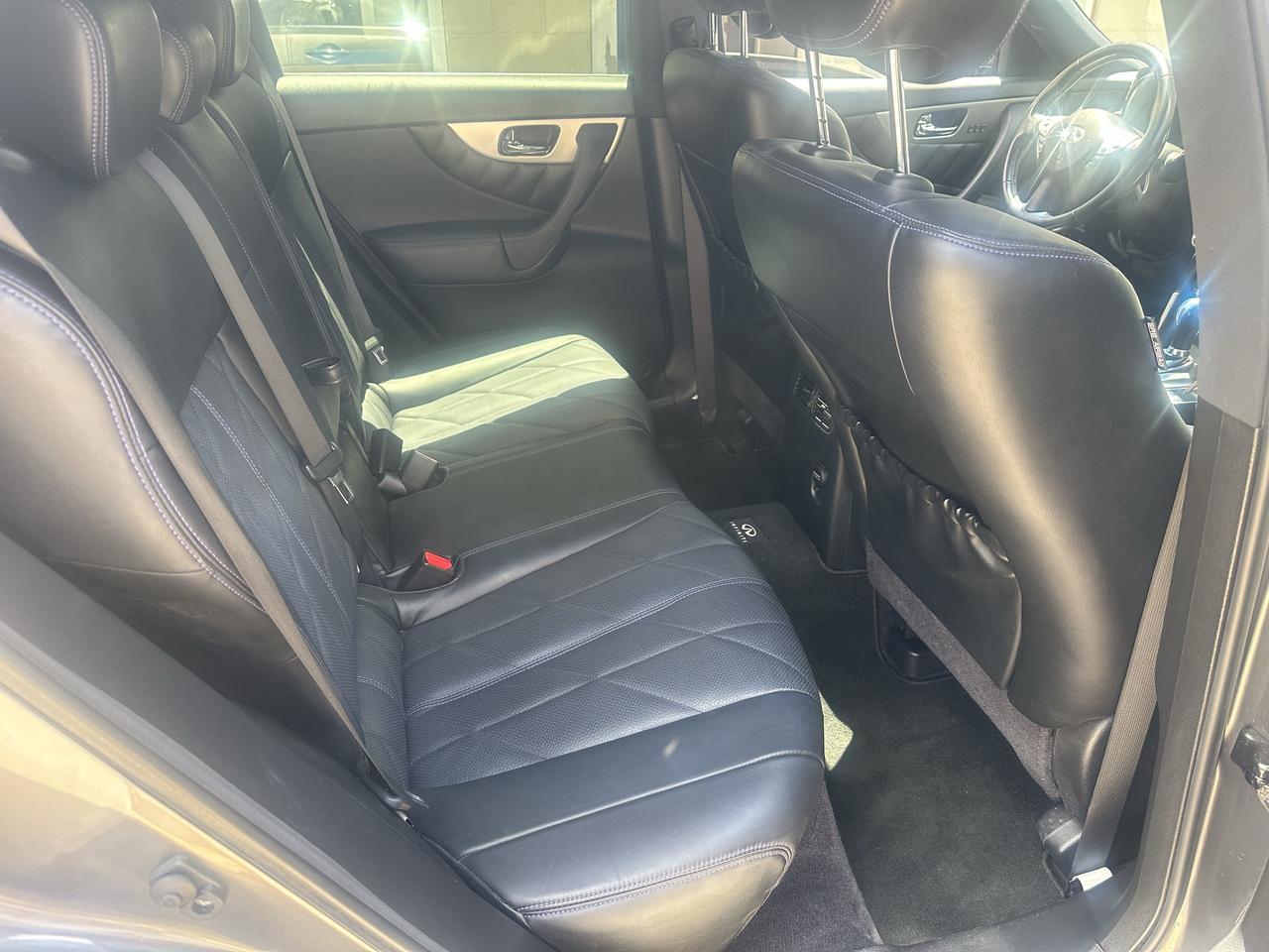 2015 Infiniti QX70 Sport Photo