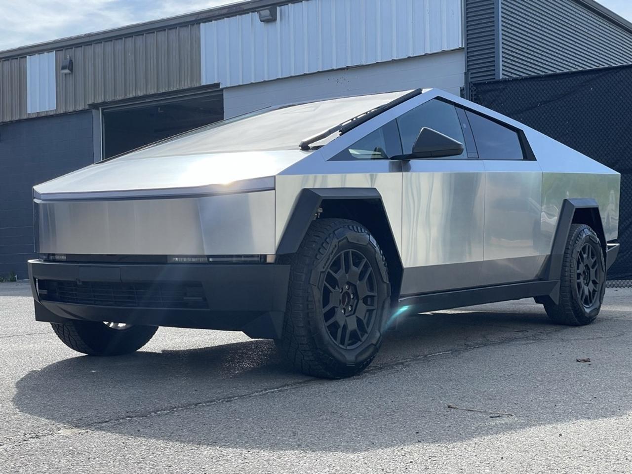 2024 Tesla Cybertruck AWD FOUNDATION SERIES   1 Owner   Clean! Photo