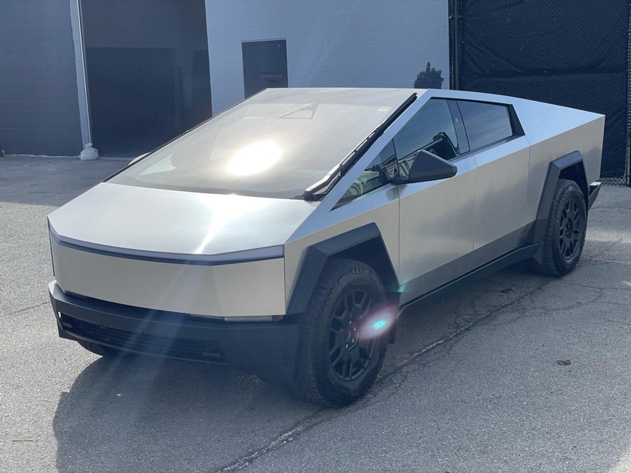 2024 Tesla Cybertruck AWD FOUNDATION SERIES   1 Owner   Clean! Photo