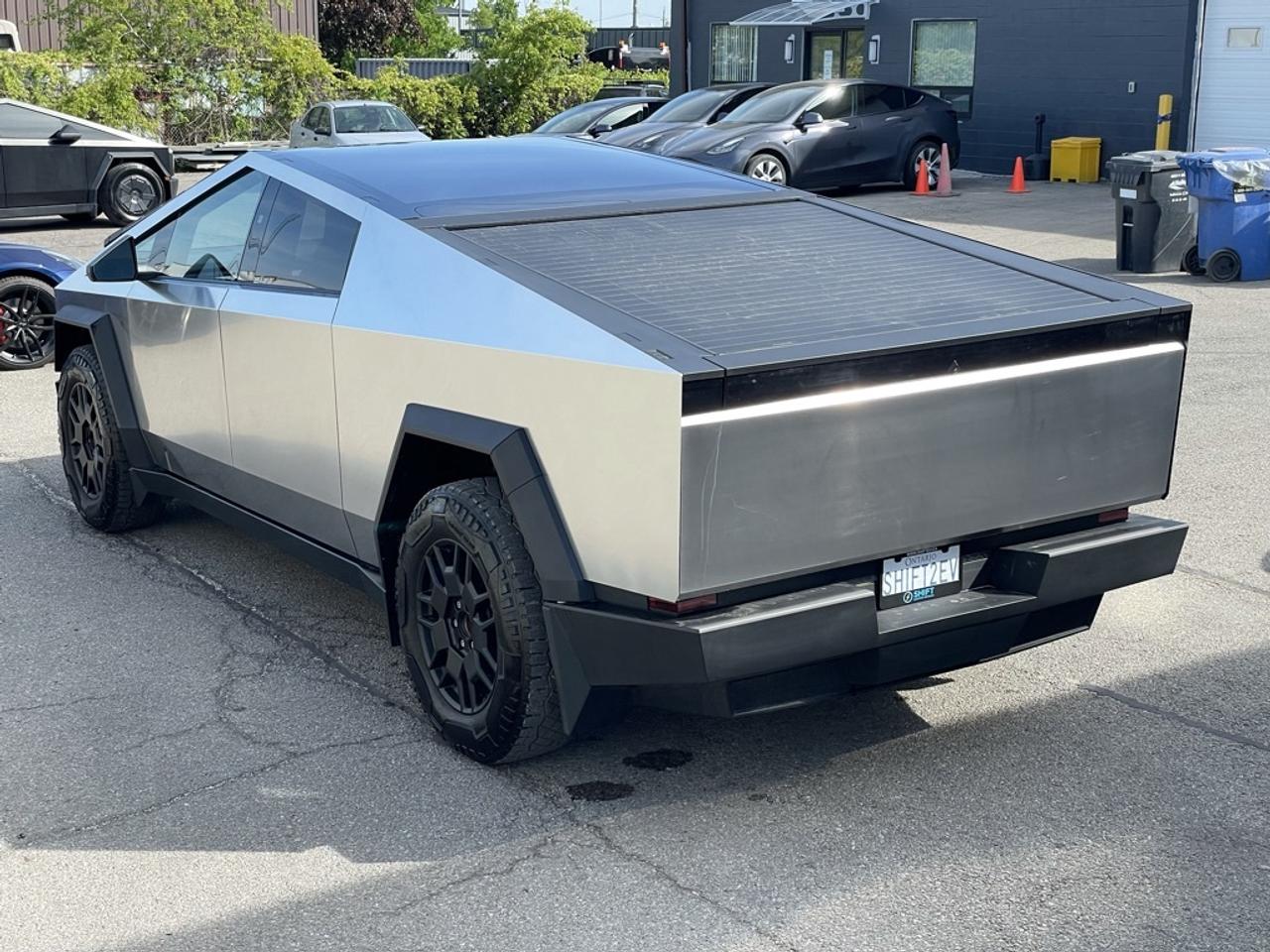 2024 Tesla Cybertruck AWD FOUNDATION SERIES   1 Owner   Clean! Photo
