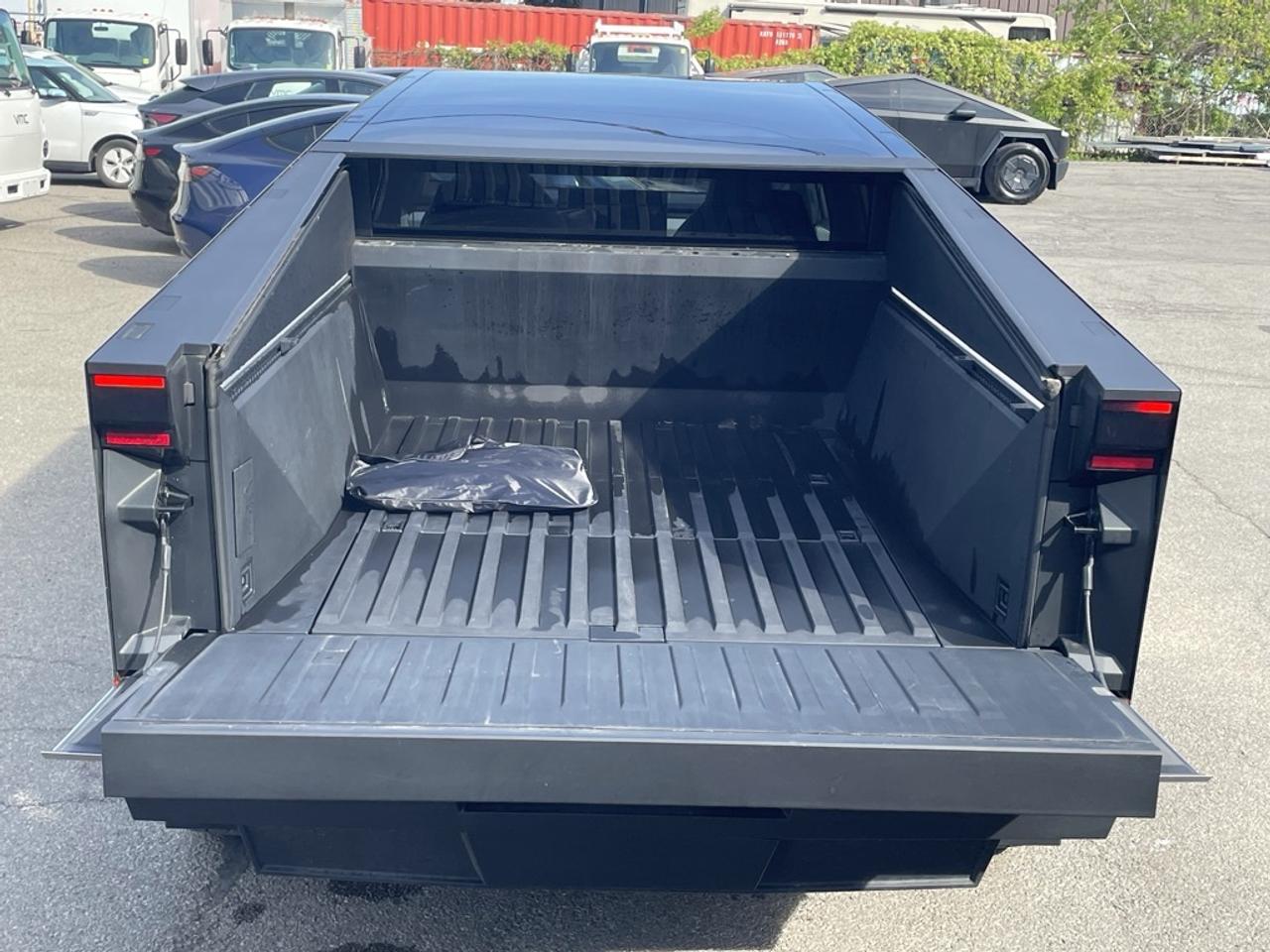 2024 Tesla Cybertruck AWD FOUNDATION SERIES   1 Owner   Clean! Photo