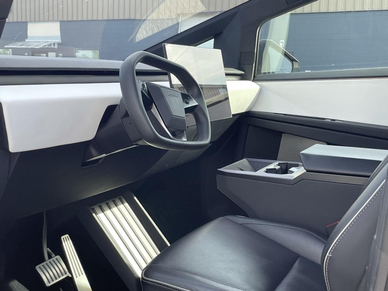 2024 Tesla Cybertruck AWD FOUNDATION SERIES   1 Owner   Clean! Photo