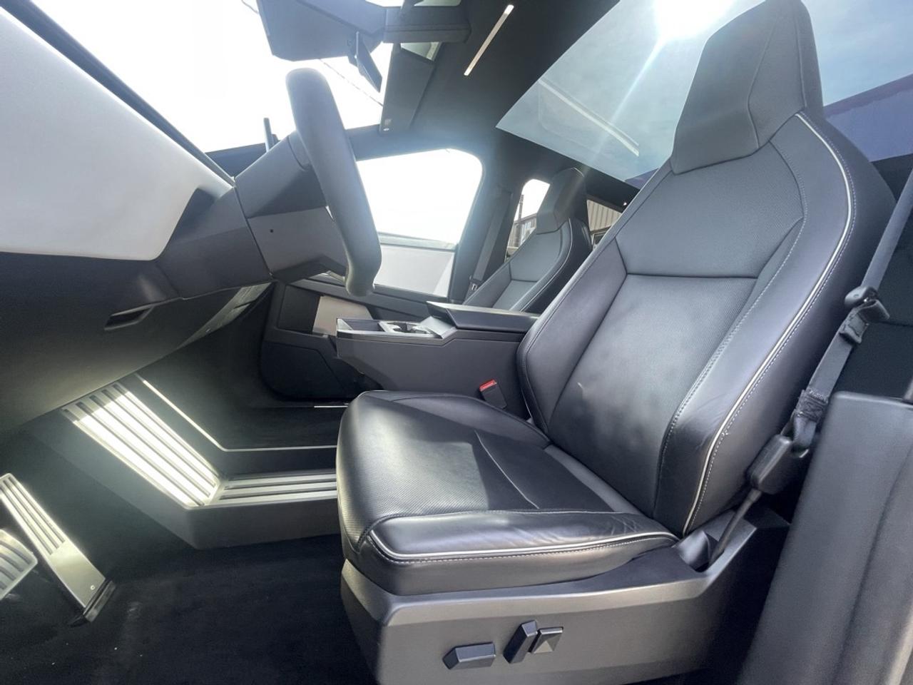 2024 Tesla Cybertruck AWD FOUNDATION SERIES   1 Owner   Clean! Photo