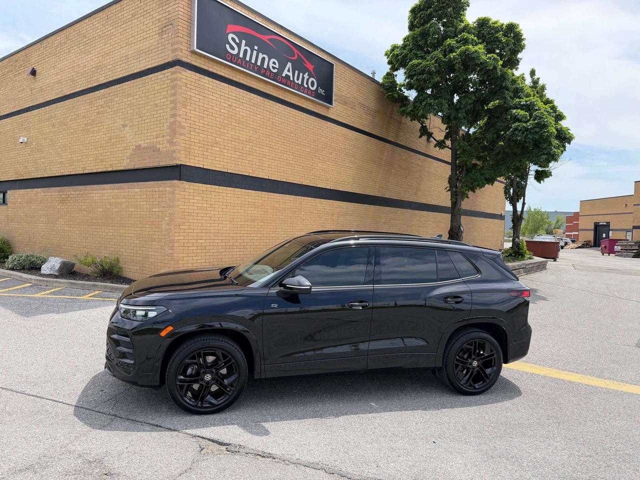 2026 Volkswagen Tiguan Comfortline R-Line Black Edition 1 Owner Certified Photo