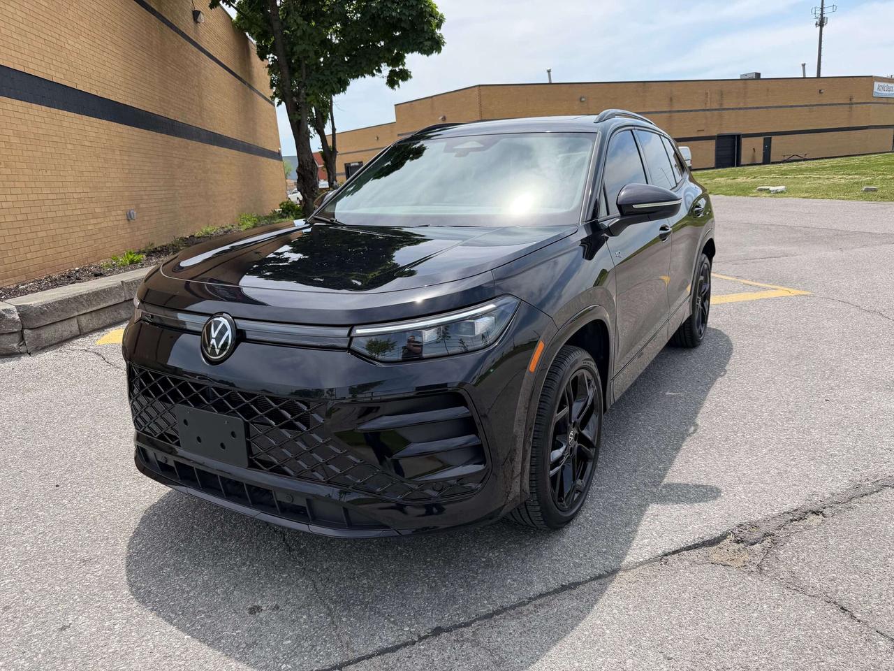 2026 Volkswagen Tiguan Comfortline R-Line Black Edition 1 Owner Certified Photo