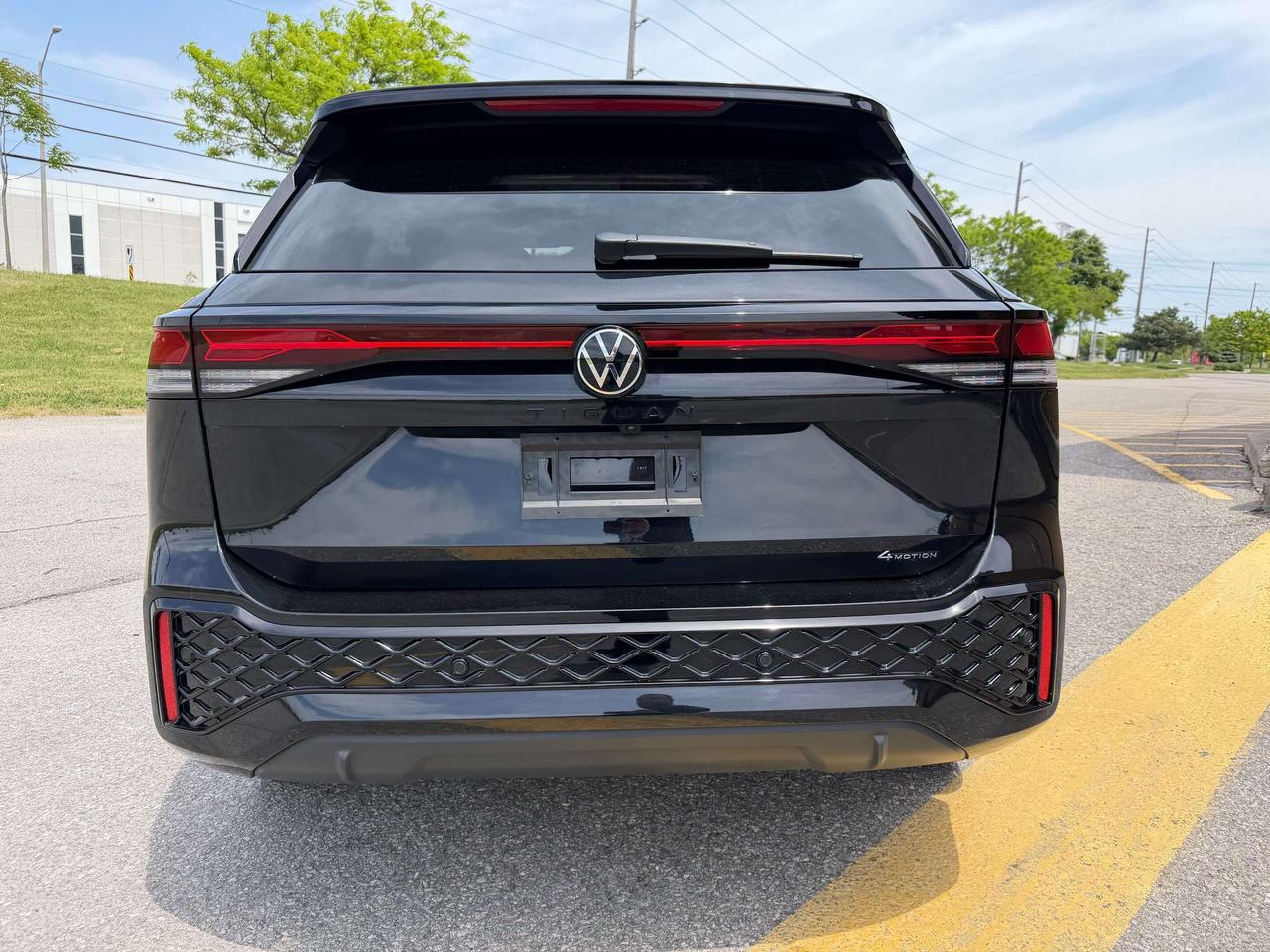 2026 Volkswagen Tiguan Comfortline R-Line Black Edition 1 Owner Certified Photo