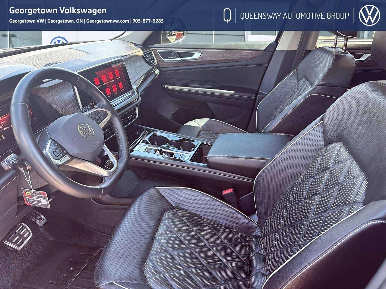 2024 Volkswagen Atlas Execline Captain's Chair Pkg   Carplay   Pano Roof Photo