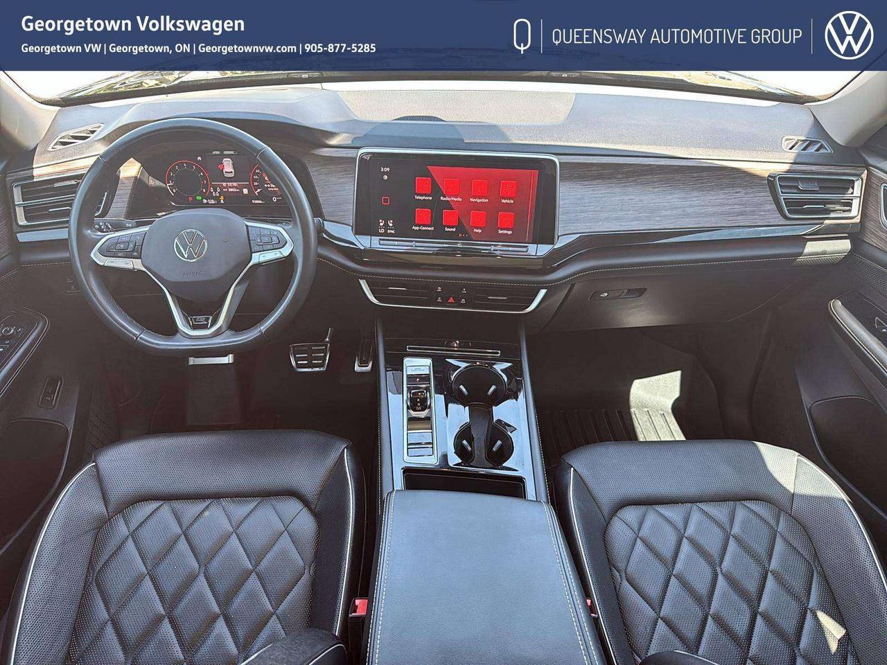 2024 Volkswagen Atlas Execline Captain's Chair Pkg   Carplay   Pano Roof Photo