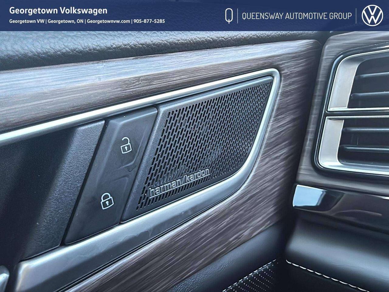 2024 Volkswagen Atlas Execline Captain's Chair Pkg   Carplay   Pano Roof Photo