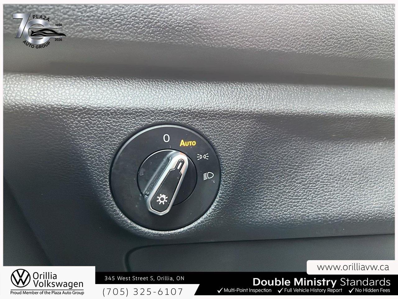 2024 Volkswagen Jetta Comfortline Tinted windows   Clear Hood Protection Photo