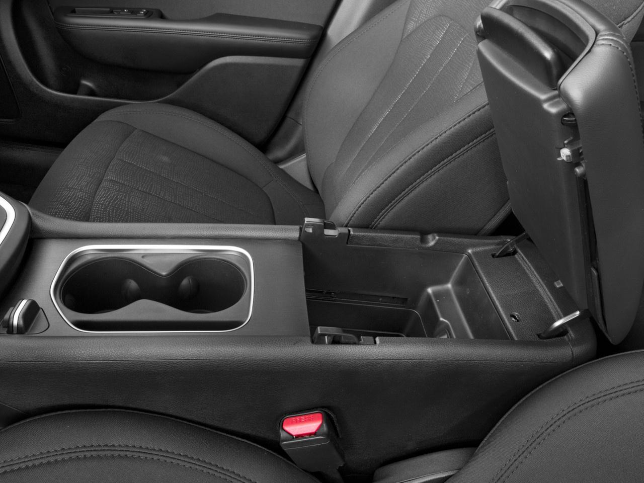 2016 Chrysler 200 4dr Sdn LX FWD Photo